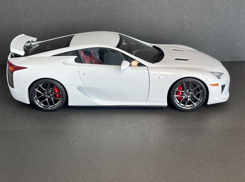 Lexus LFA Autoart Signature Diecast 1/18 Whitest White - Picture 7 of 9