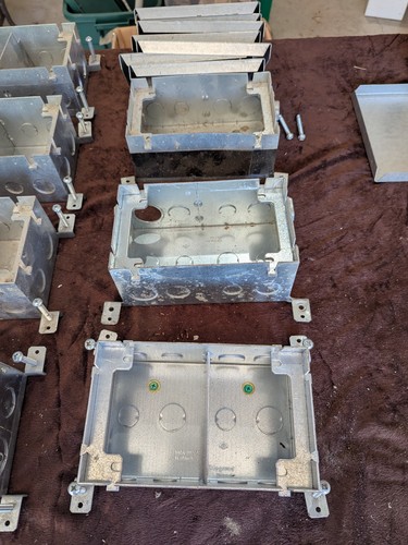 Wiremold 880S2 rechteckige Bodenbox, 2-Gang, Tiefe: 3-15/32", Stahl.   7 Boxen. - Bild 5 von 7