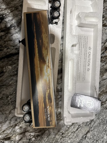 Tonkin Replicas 1/53 VOLVO 770 With 48’ Van Trailer Item: V770-C-VM-S1 - Picture 19 of 19