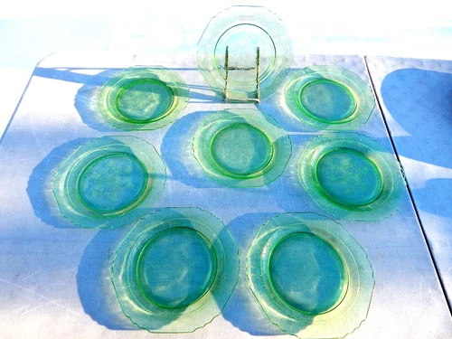 SET OF 8 GREEN URANIUM  FLORENTINE #1  DEPRESSION GLASS  8 1/2 INCH SALAD PLATES