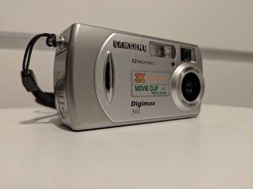 Samsung Digimax 301 3.2MP Digital Camera Silver - Picture 19 of 20