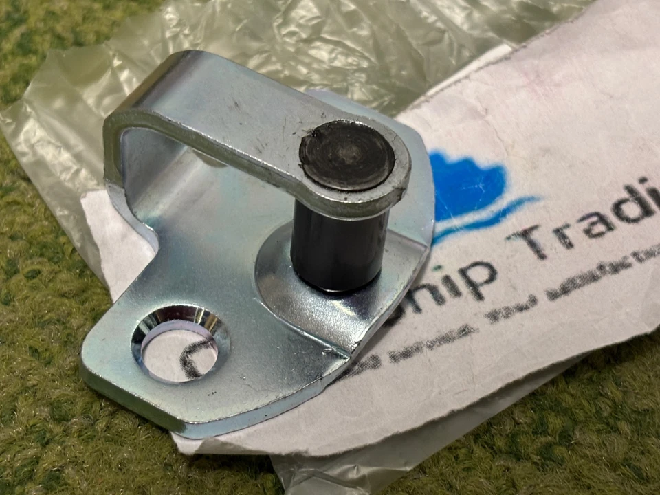 Nissan Genuine 240SX 300ZX Silvia S13 Door Striker Latch Pair 80570-41L00 OEM - Image 4 of 4