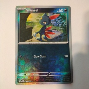 Pokemon - Sneasel (Poke Ball Pattern) - 061/131 - SV: Prismatic Evolutions MINT