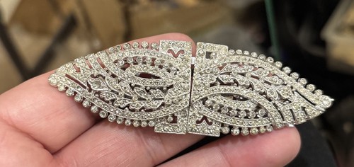 Vintage signierte CORO DUETTE Art Deco Strass Brosche Fell Kleid Clip Pat Nr 1798867 - Bild 2 von 8