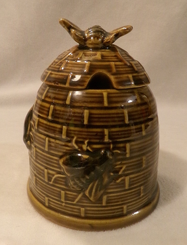 70er VINTAGE GLASIERTE KERAMIK HONIGTOPF mit geprägten Bienen, Bienenende & Honigstab - Bild 5 von 10