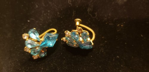 Vintage 1950's Lovely Aquamarine and Crystal Accented Floral Earrings. - Picture 5 of 6
