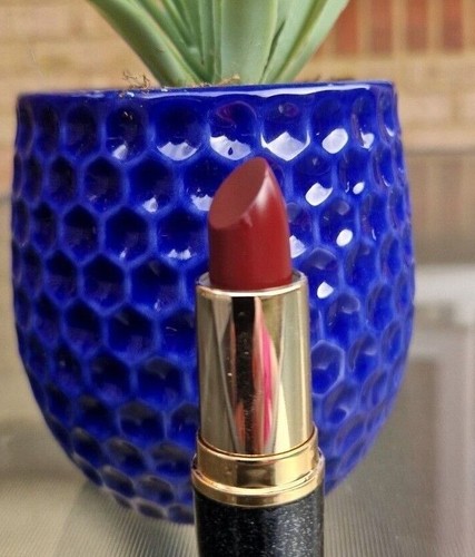 Revolution Life On The Dancefloor VIP Lipstick - Choose Your Shade - Picture 6 of 8