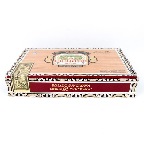 Caja de cigarros de madera vacía Arturo Fuente Magnum Vitola Fifty-Four 10,75" x 6,75" x 2" - Imagen 5 de 12