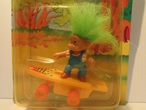 BABY TROLL SKATE BOARDER - ***RARO*** - Nuovo giocattolo bambola Soma Troll - Foto 2 di 4