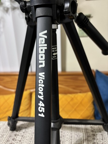 Velbon Victory 451 Deluxe Tripod Geared Center Column - Picture 2 of 17