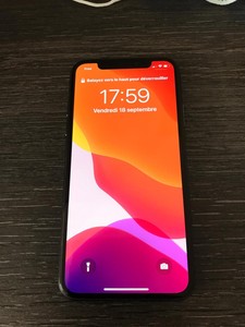 Apple iPhone X - 64 Go - Gris Sidéral (Désimlocké)