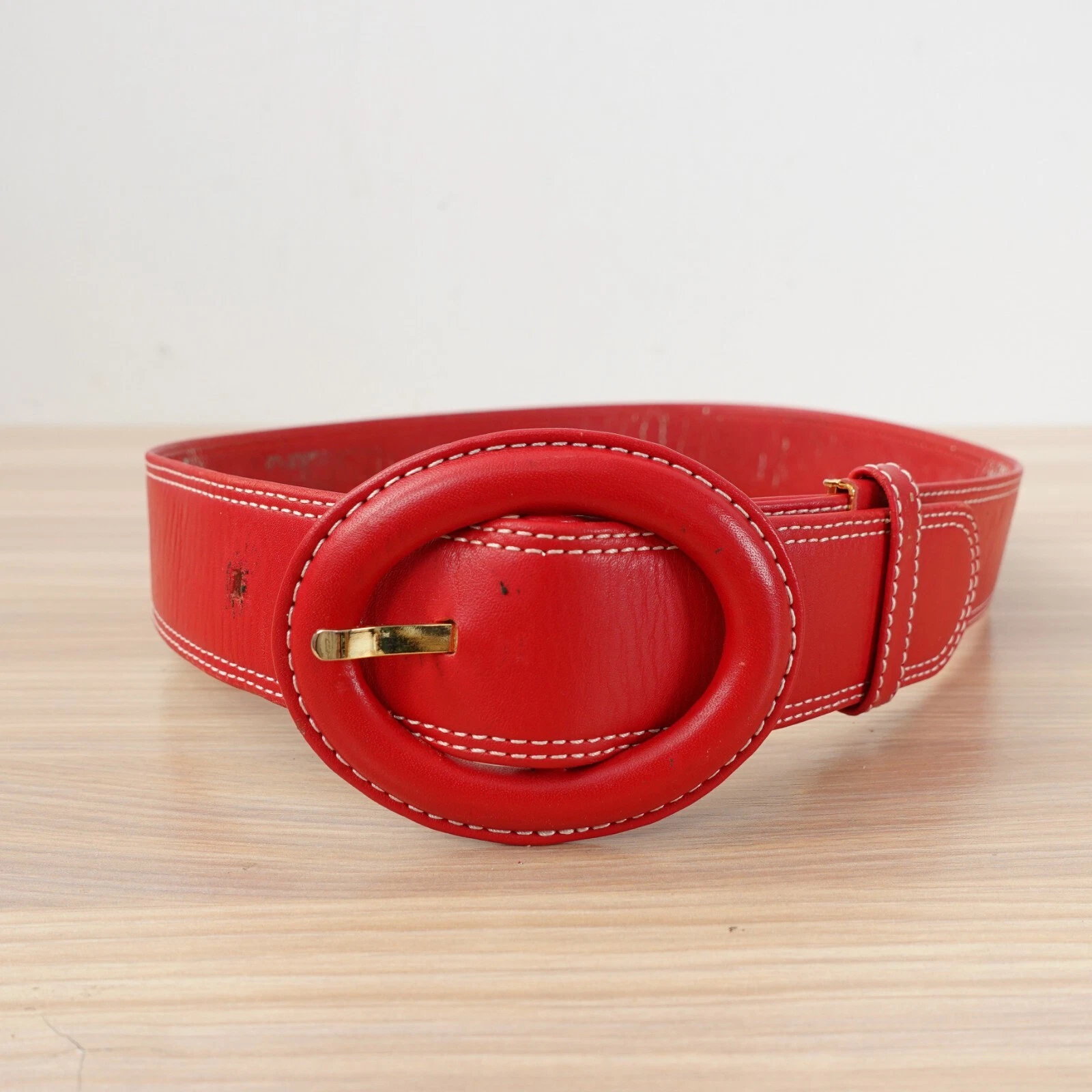 Petite robe cuir rouge ceinture femme Christian Dior vintage années 70 28 70 rétro ovale