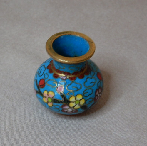 VINTAGE TINY MINIATURE CHINESE ENAMEL AND BRASS CLOISONNE VASE 2.5cm HIGH - Picture 2 of 5