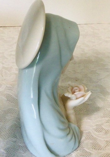 Porzellan Madonna Figur mit Rose - Bild 4 von 6