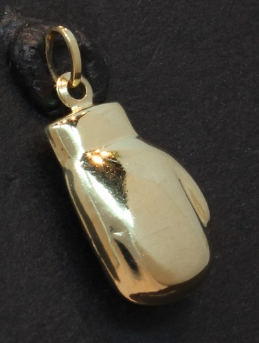 9 Carat Yellow Gold Hollow Boxing Glove Pendant (80.25.175) - Picture 3 of 4