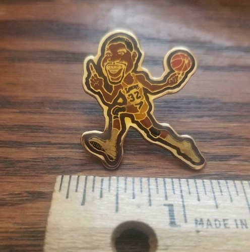 1987-1988 Vtg L.A Lakers Player Pin Earvin Magic Johnson Jr #32 BACK TO BACK  - Picture 1 of 5