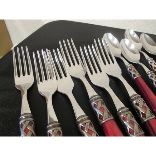 30 Pc. Vietri Bugatti Aladdin Pearlized Rust Antique Lattice Stainless Flatware - Picture 4 of 9