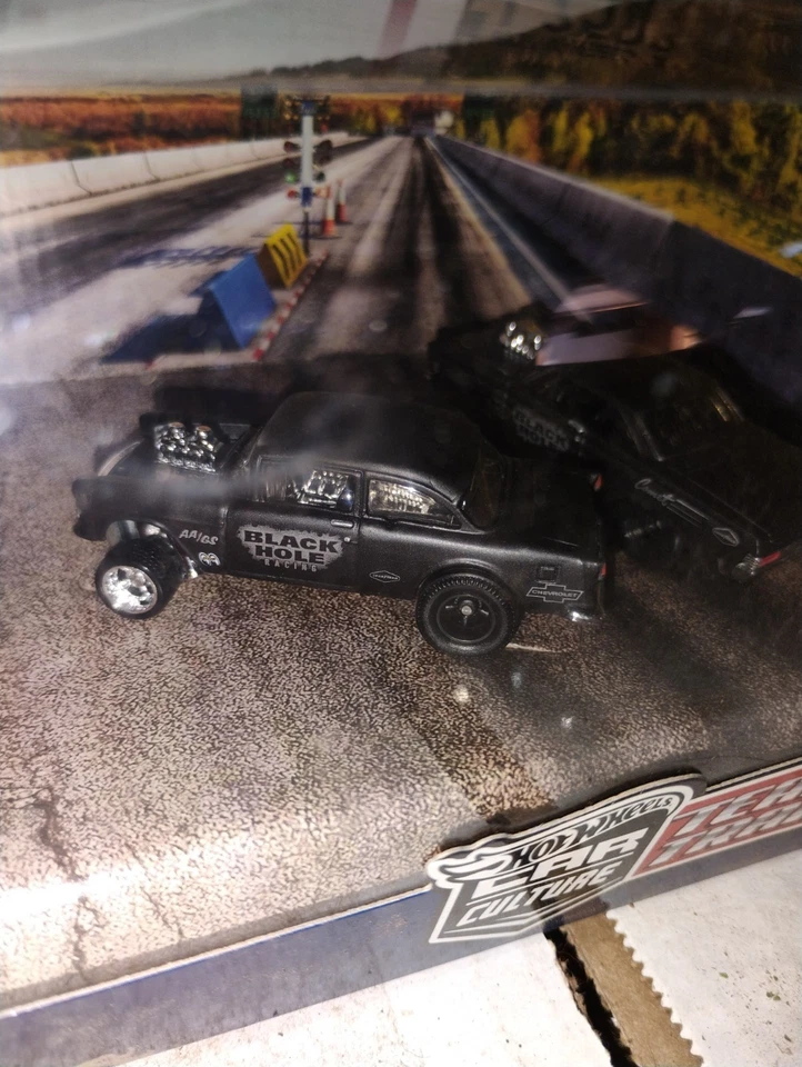 Hot Wheels Premium Car Culture Team Transport Black Hole Gasser Diorama Set Foto 3 de 4