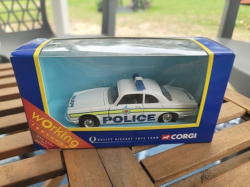 Corgi 59202 Jaguar 2001 berlina coche de policía central - Imagen 2 de 6