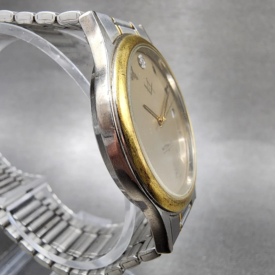 Reloj Masónico Wittnauer Hombre 33mm Esfera Champagne Dos Tonos Fecha Redonda Batería Nueva Foto 4 de 4