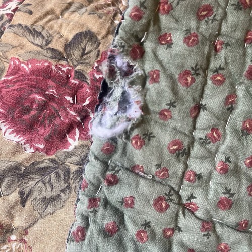 Couette patchwork vintage étoile solitaire 90”x92” vert rouge beurre jaune floral (DÉFAUT) - Photo 12/14