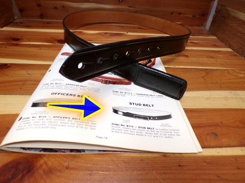 B113 40" HUME schwarz Leder 1,5" schnallenlose Nieten Mechaniker oder Waffenholster Gürtel
