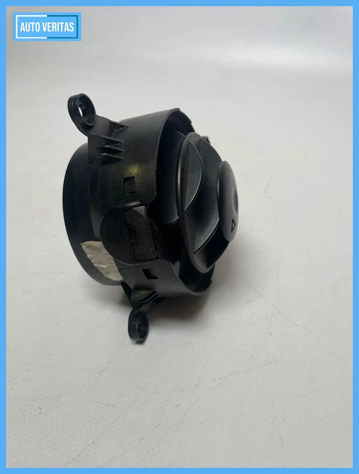 Original Ford Fusion (JU) Air Nozzle 4661-004 - Image 2 of 4