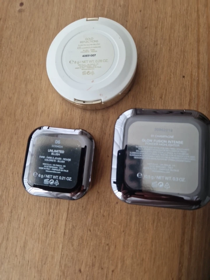 LADIES KIKO BLUSH AND HIGHLIGHTER BNWOT - Image 2 of 4