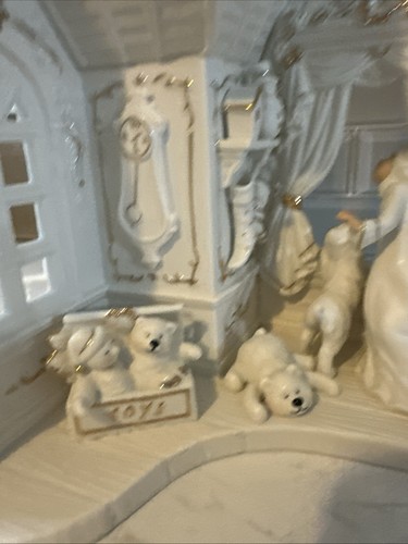 Grandeur Noel weiß Porzellan goldfeuernder Weihnachtsmann am Weihnachtstag tolle Details - Bild 9 von 17