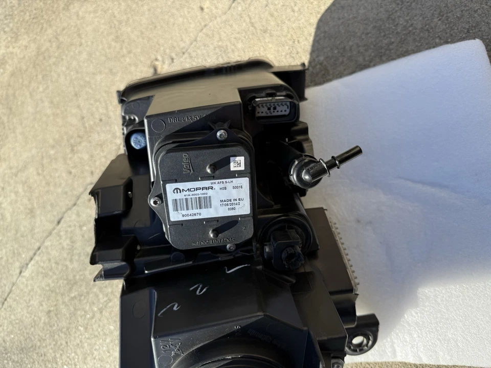 2015-2021 JEEP GRAND CHEROKEE TRACKHAWK FAROL ESQUERDO AFS LED DRL HID DANIFICADO - Imagem 4 de 4