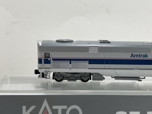 KATO Trains Spur N Modelleisenbahn GE P42 Amtrak Phase II Genesis Diesellok - Bild 9 von 16