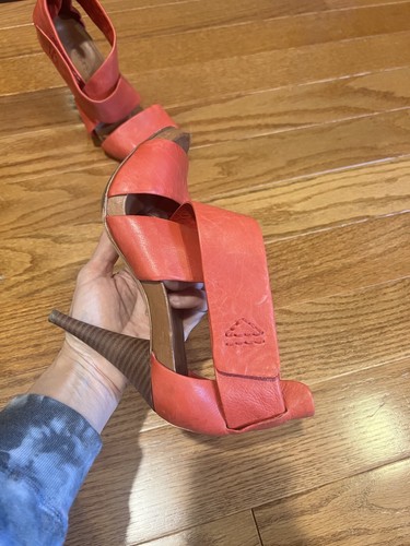 Theory Red Leather Wood Heels Pumps 36.5 Work Casual Going Out Fancy - Picture 9 of 12