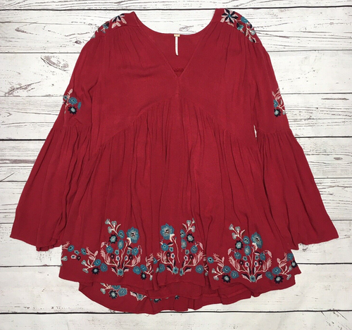 Free People Boho Bluse Top Damen Größe XS rot Blumen bestickt Bauern V-Ausschnitt