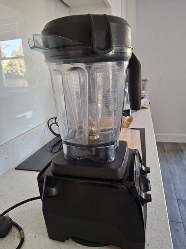 Vitamix Professional Series 300 Blender Black, 2L Jug, Tamper - Picture 4 of 10