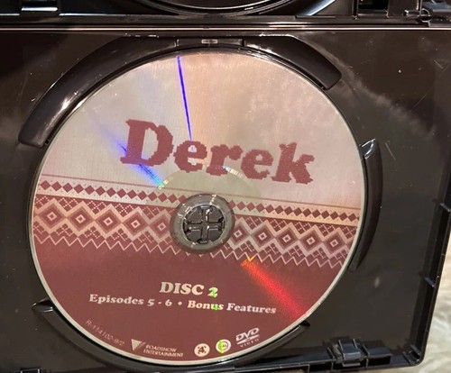 Derek Series 1 & 2 Box Set DVD 4 Discs, Very Good Condition, Preloved - Bild 8 von 16