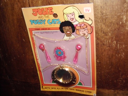 VINTAGE JOSIE AND THE PUSSYCATS PENDANT JEWELRY SET HANNA BARBERA RARE MOMC 1973 - Picture 3 of 21