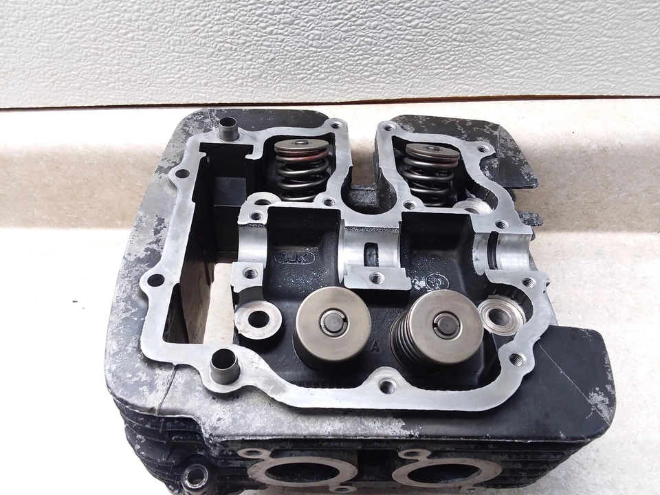 Винтажная головка блока цилиндров и клапан в сборе 1986 Yamaha XT 600 XT600 ANX-C60 - Изображение 3 из 4