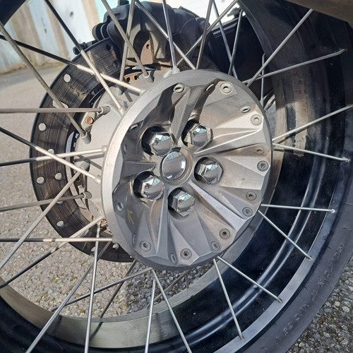 Honda VFR1200X 2012 - 2021 CROSSTOURER Chrome centre cap & nut covers Rear wheel - Picture 2 of 9