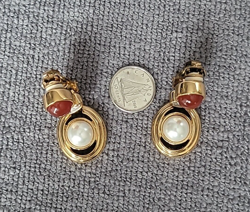 Vtg. FAC Butler Red Genuine Carnelian Faux Pearl Cabochon Drop Clip-on Earrings - Picture 13 of 17