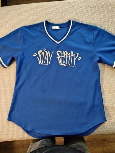 Camiseta Stay S----y - Azul Grande - SideShow 16 en la parte posterior - Imagen 4 de 4