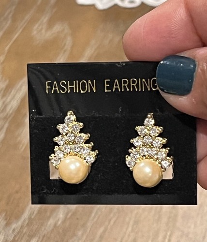 VGT Small Clip On Earrings Gold Tone Faux Pearl Austrian Crystal 1980’s Bridal - Picture 2 of 8