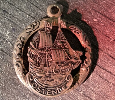 Ostende Tourist Anhänger Münzform mit Schiff Design Vintage Artikel