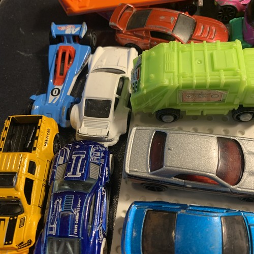 Lot Of 45 Assorted Hot Wheels Vehicles - Picture 8 of 13