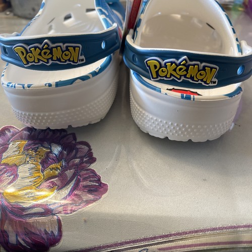 Crocs x Pokemon Snorlax blau weiß klassische Clogs bequeme Schuhe Größe Damen 8 NEU - Bild 3 von 10