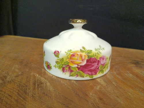 Royal Albert Old Country Roses Covered Round Butter or Cheese Dish - Picture 7 of 7