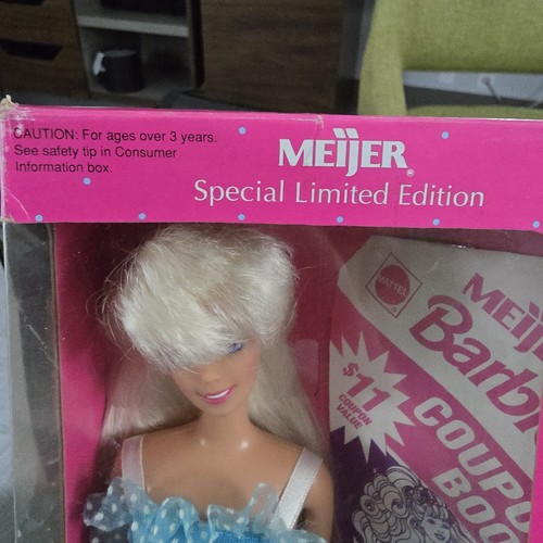 Vintage Something Extra Barbie Doll In Box Meijer Exclusive - Picture 3 of 6