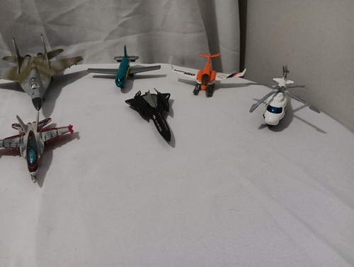 Lot 9 Flugzeuge / Hubschrauber ~ Streichholzschachtel ~ Ertl ~ Space Shuttle ~ Jagdflugzeuge ~ - Bild 4 von 5