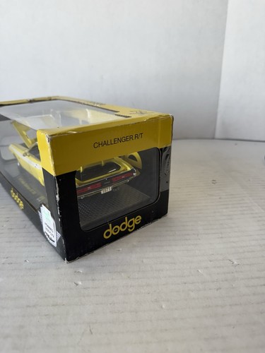 M2 Machines 1/24 1971 Dodge Challenger R/T 383 1 of 750 Chase R95 - Picture 4 of 5