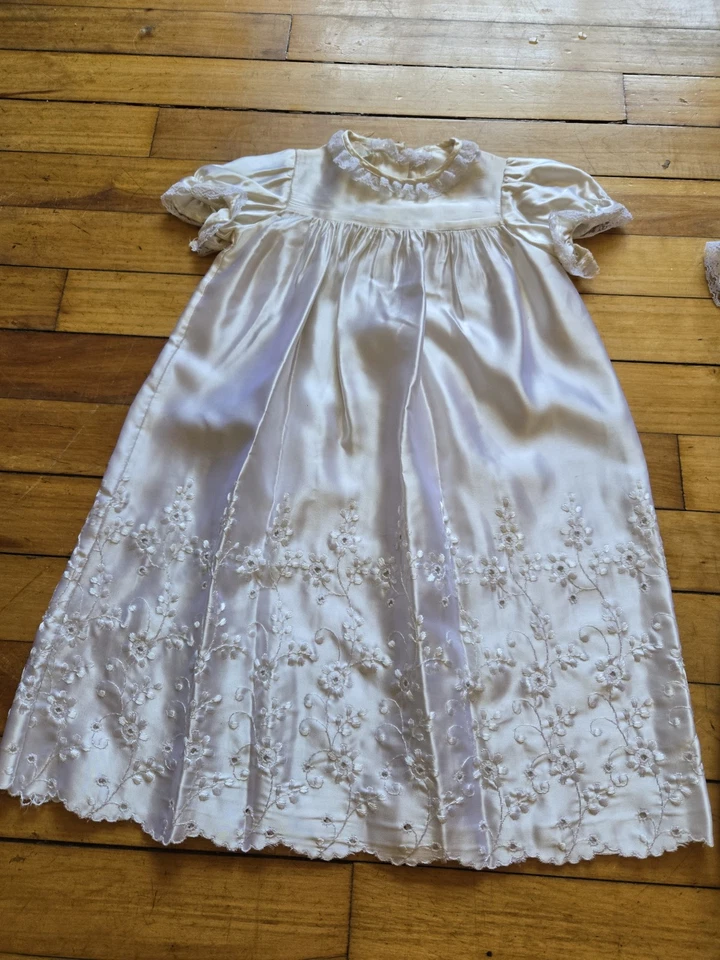 2 vestidos de bautizo vintage bautizo 0-6 meses bordados hechos en EE. UU. Foto 2 de 4