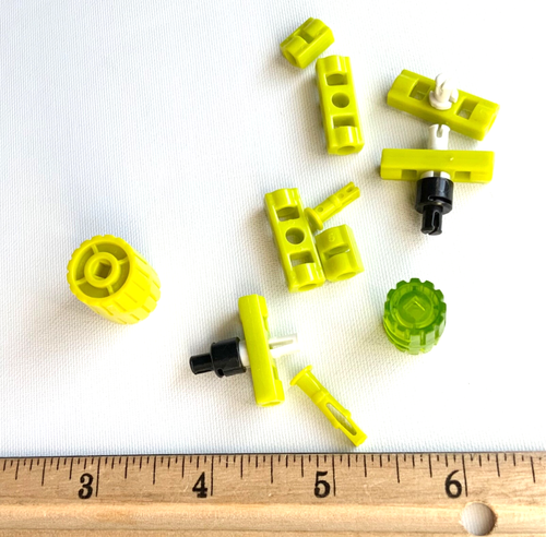 MIXED LOT OF 11 HEXBUG VEX ROBOTICS LOOSE PARTS / PIECES CONNECTORS SPINDLE PINS - Picture 1 of 3